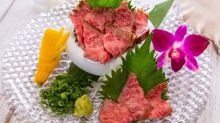 嚴選黑毛和牛一分熟牛生肉