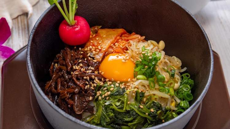 鉄鍋拌飯
